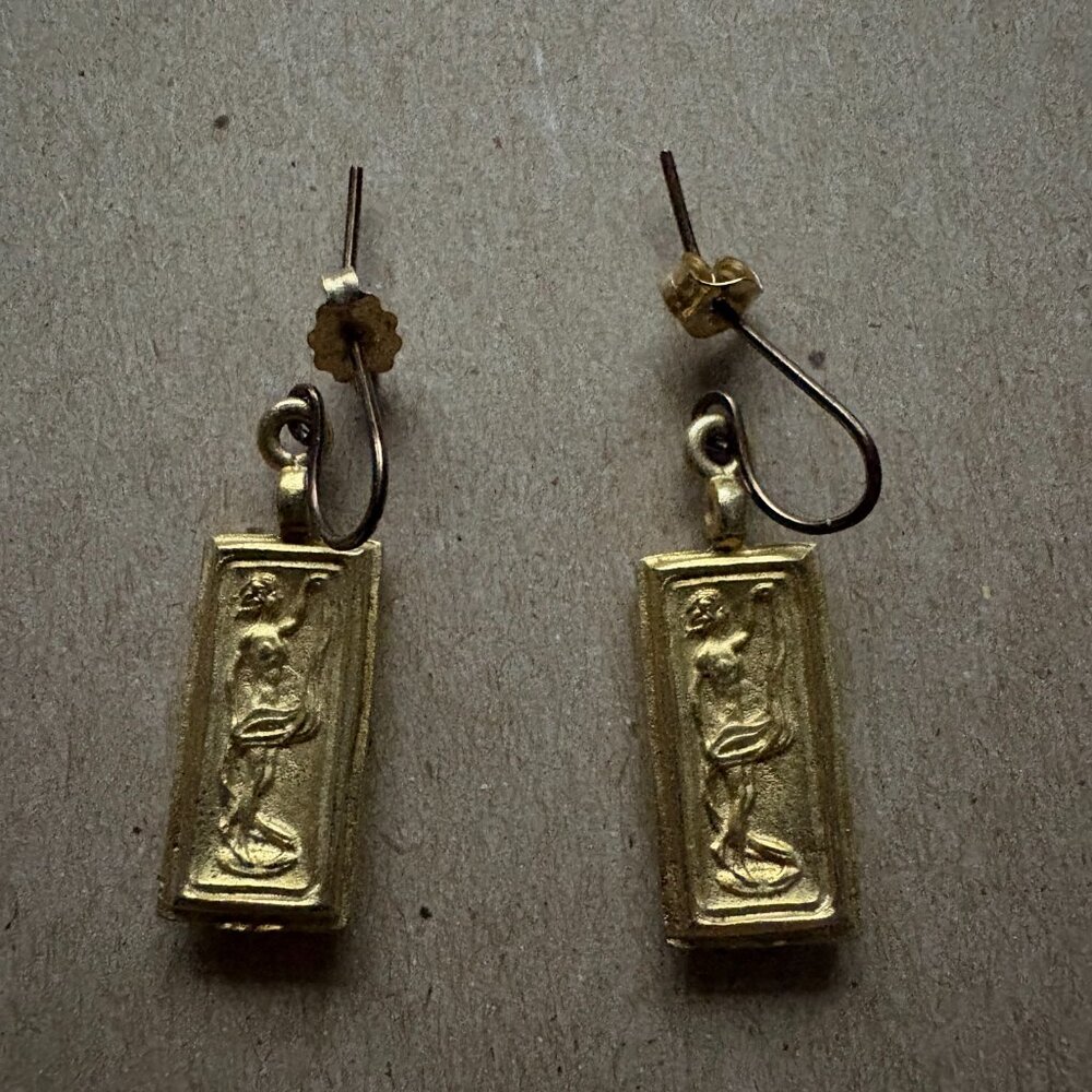 Roxanne Assoulin signed matte gold Goddess frieze earrings - Picture 2 of 8